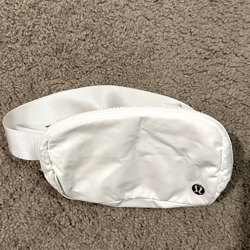 Lululemon Everywhere Belt Bag - White
